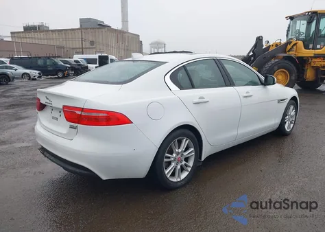 2017 Jaguar Xe 20D Premium z USA, uszkodzony, nr VIN SAJAJ4BN4HA956865